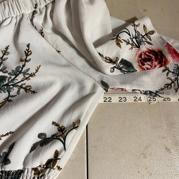 Boho Chic Off-Shoulder Floral Romper โ Size Large - Picture 8 of 11